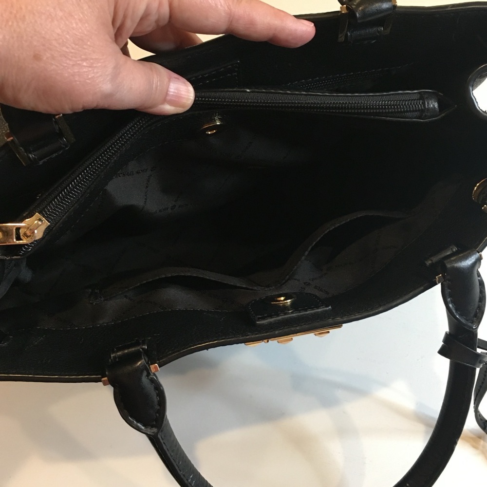 Michael Kors | Black Pebbled Leather Shoulder Bag with Gold Accents - Picture 10 of 15